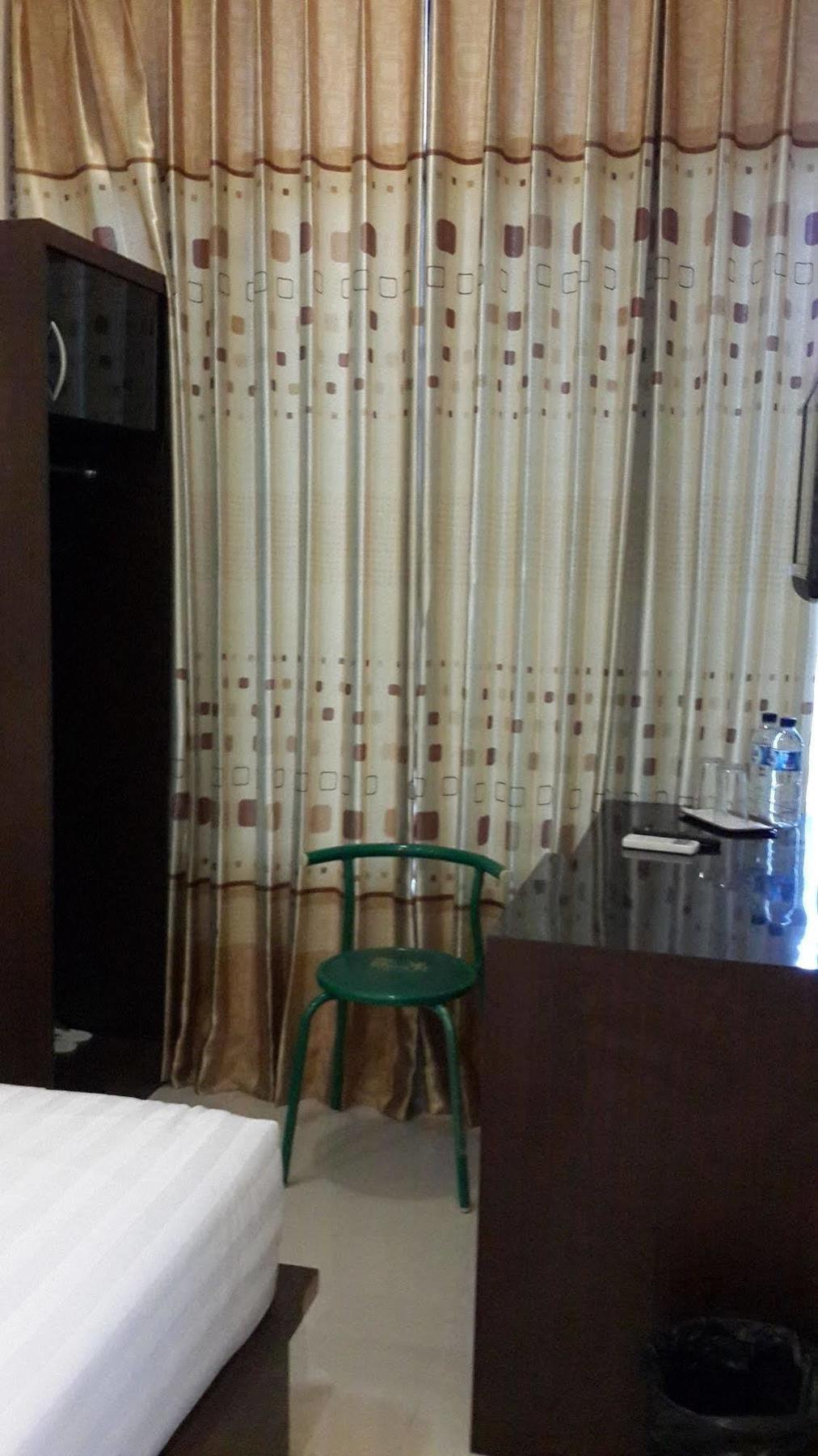 Reddoorz Plus @ Paal 2 Manado Exterior photo