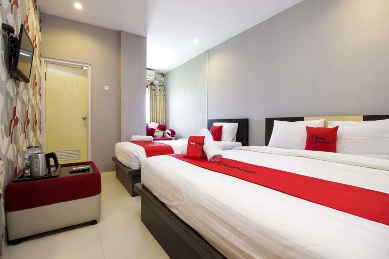 Reddoorz Plus @ Paal 2 Manado Exterior photo